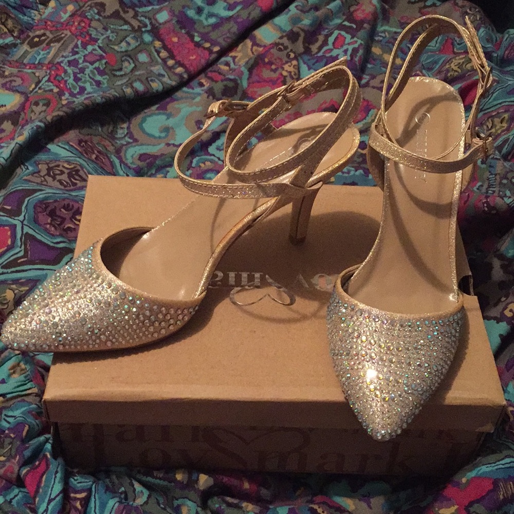 Never wore had them for 2 years just tired them on - Picture 4 of 5